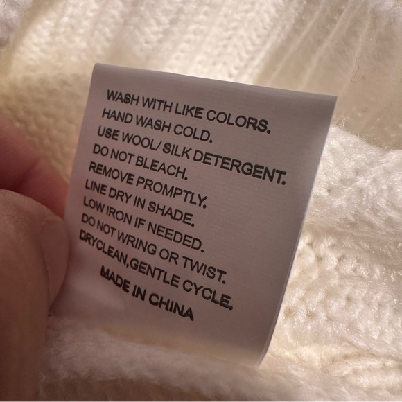 Flower Embroidery Mock Neck Long Sleeve Sweater White & Black Large Acrylic NEW - Picture 10 of 15